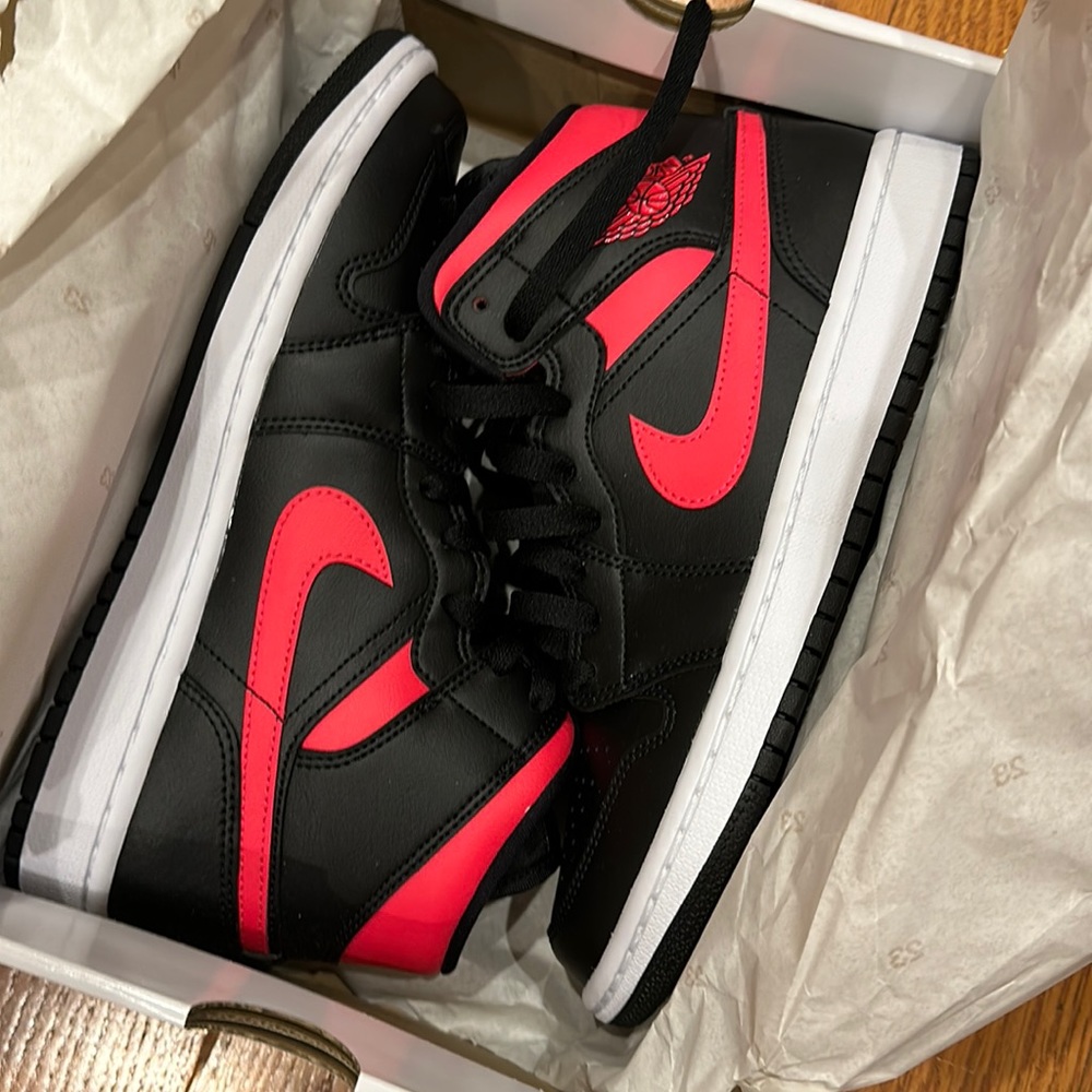 Jordan’s 1 mids